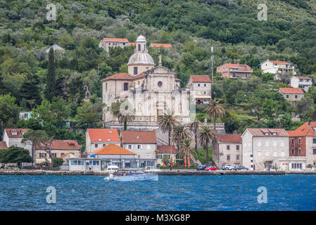Kirche der Geburt der Jungfrau Maria in Prcanj Stadt entlang der Bucht von Kotor der Adria in Montenegro Stockfoto