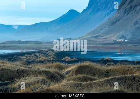 Vestrahorn Stokksnes und dem südlichen Island herrlichen Berg und Landschaft Stockfoto