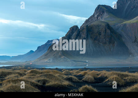 Vestrahorn Stokksnes und dem südlichen Island herrlichen Berg und Landschaft Stockfoto