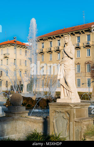 Mailand, Italien - Feb 10, 2018: Brunnen der Vier Jahreszeiten Fontana delle Quattro Stagioni in Piazza Giulio Cesare, Mailand, Italien Stockfoto