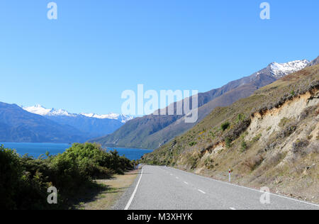 Blick nach Norden Westen von Lake Wanaka Lake Wanaka Lookout auf dem State Highway 6 Richtung Mount Albert in South Island, Neuseeland. Stockfoto