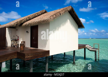 Luxus Bungalows Villen in der Residenz Hotel und Resort, Gaafu Alifu Atoll. Malediven Inseln. Stockfoto