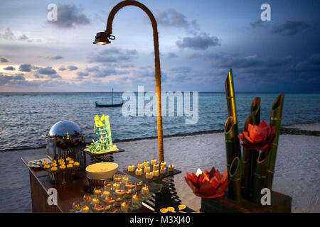 Leckeres Essen Abendessen in der Residenz Hotel und Resort, Gaafu Alifu Atoll. Malediven Inseln. Stockfoto