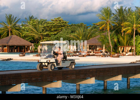 Luxus Bungalows Villen in der Residenz Hotel und Resort, Gaafu Alifu Atoll. Malediven Inseln. Stockfoto