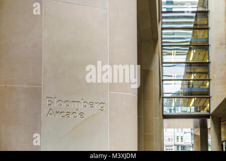 Bloomberg Arcade durch die Bloomberg London Gebäude, Bloomberg's neuen europäischen Hauptsitz und Niederlassungen, Queen Victoria Street, London EC4 Stockfoto