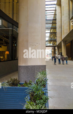 Bloomberg Arcade durch die Bloomberg London Gebäude, Bloomberg's neuen europäischen Hauptsitz und Niederlassungen, Queen Victoria Street, London EC4 Stockfoto