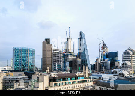 Stadt London ändern Skyline: 100 Bishopsgate, 22 Bishopsgate und das Skalpell im Bau, Tower 42, Cheesegrater und Lloyds Building Stockfoto