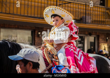 Matamoros, Tamaulipas, Mexiko - März 02, 2013, Desfile Fiestas Mexicanas ist Teil der Charro Tage Fiesta - Fiestas Mexicanas, eine bi-nationale Festiva Stockfoto