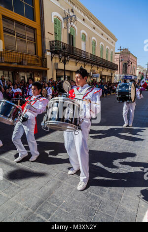 Matamoros, Tamaulipas, Mexiko - März 02, 2013, Desfile Fiestas Mexicanas ist Teil der Charro Tage Fiesta - Fiestas Mexicanas, eine bi-nationale Festiva Stockfoto