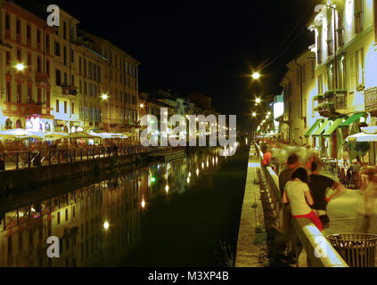 Nachtleben, Lichter und Orte von vielen Touristen in Mailand, Italien besucht Stockfoto