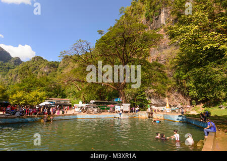 Hpa-An: Pool in der Nähe von Mountain Mount Mount Zwegabin, Baden, Badegast,, Karen (Karen), Myanmar (Birma) Stockfoto