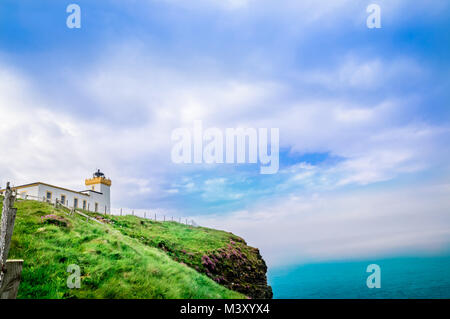 Blick auf den Leuchtturm von Duncansby Head in Schottland Stockfoto