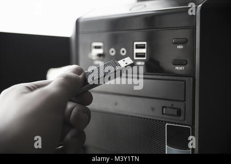 USB-Stick und PC, Technik, File Transfer Stockfoto
