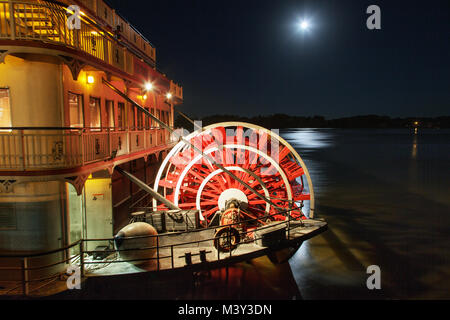 Der Passagier riverboat Königin der Mississippi angedockt am Hafen von Burlington, Iowa. Stockfoto