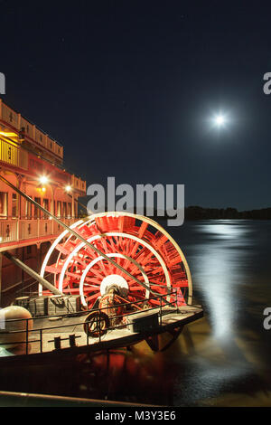 Der Passagier riverboat Königin der Mississippi angedockt am Hafen von Burlington, Iowa. Stockfoto