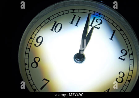 Doomsday Clock Set mit zwei Minuten bis Mitternacht Stockfoto