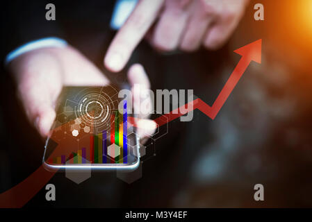 Business Menschen Hand, Smartphone oder Handy mit Zukunft Technik Icons, Smart Business Internet Technologie. Investitions-, Finanz online. Modus Stockfoto