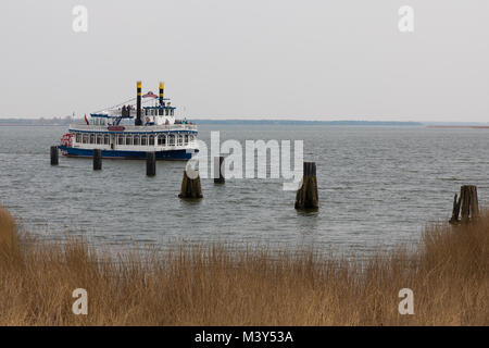 Raddampfer auf Meiningenbrücke, Deutschland Stockfoto