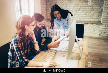 Bild von Architekten zusammen arbeiten im Büro Stockfoto