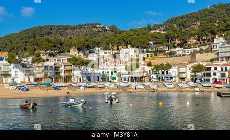 Kleine Resort Village Llafranc (Costa Brava, Spanien) im Winter Stockfoto