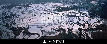 China, Yunnan Provinz, Kulturlandschaft Honghe Hani Reisterrassen aufgeführt von der UNESCO zum Weltkulturerbe, Yuanyang, terrassenförmig Paddy-Felder Stockfoto