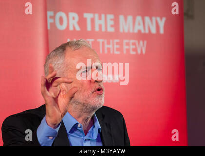 Penicuik Mid Lothian, Schottland, Vereinigtes Königreich, 12. Februar, 2018. Der Führer der Jeremy Corbyn gibt Rede bei der Shottstown Bergleute Tierschutz Halle, Penicuik Mid Lothian, Midlothian am Anfang einer Tour durch Schottland in dieser Woche. Credit: Iain Masterton/Alamy leben Nachrichten Stockfoto