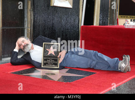 Los Angeles, Ca, USA. 12 Feb, 2018. Mandy Patinkin, an der Zeremonie feiern von Mandy Patinkin Stern auf dem Hollywood Walk of Fame in Los Angeles, Kalifornien am 12. Februar 2018. Credit: Faye Sadou/Medien Punch/Alamy leben Nachrichten Stockfoto