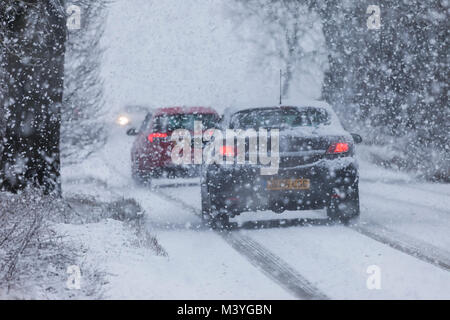 Barnard Castle, Teesdale, County Durham. UK. Dienstag, 13. Februar 2018. UK Wetter. Starker Schneefall ist die Straßen um Barnard Castle und anderswo in der Grafschaft Durham. Quelle: David Forster/Alamy leben Nachrichten Stockfoto