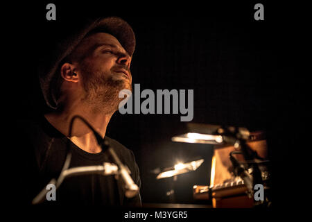 Kopenhagen, Dänemark. 12 Feb, 2018. Dänemark, Kopenhagen - Februar 12., 2018. Der deutsche Musiker, Pianist und Komponist Nils Frahm führt ein Live Konzert bei VEGA in Kopenhagen. Credit: Gonzales Foto/Alamy leben Nachrichten Stockfoto