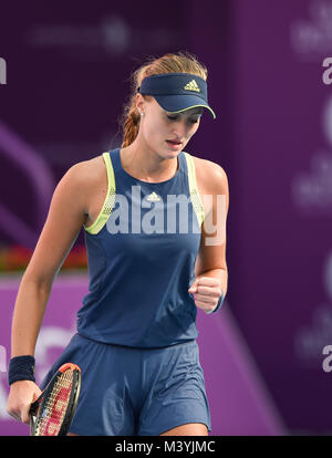 Doha, Katar. 13 Feb, 2018. Kristina Mladenovic von feiert Frankreich zählen während des Einzelnen gegen Peng Shuai von China im Jahr 2018 WTA Qatar Open in Doha, Katar, am 13.02.2018. Kristina Mladenovic gewann 2-0. Credit: Nikku/Xinhua/Alamy leben Nachrichten Stockfoto