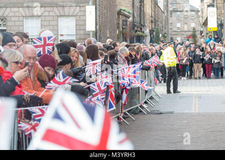 Edinburgh, Großbritannien. 13. Februar, 2018. Prinz Harry und seine Verlobte Meghan Markle einen Besuch in Edinburgh heute 13-02-18 Sie das Schloss besichtigt und auf Socialbite in der Rose Street vor der Teilnahme an Holyrood palance Credit: IAN MCDONALD/Alamy leben Nachrichten Stockfoto