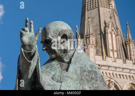 Statue von St. Richard Chichester Kathedrale Chichester West Sussex England Stockfoto