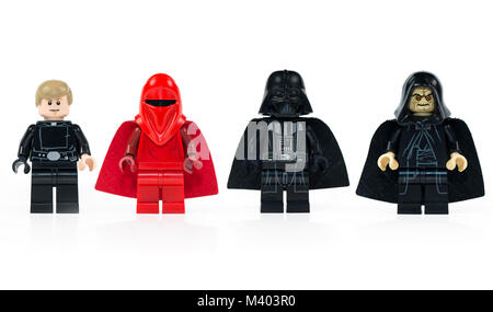 Münster, Deutschland - 23. Januar 2018: Eine Gruppe von fünf verschiedenen Lego Star Wars Mini Zeichen isoliert auf Weiss. Stockfoto