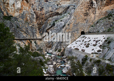 Wandern auf dem berühmten Caminito del Rey in Spanien Stockfoto