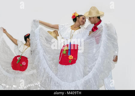 Tänzer während der Muttergottes Schutzpatron Festival, das im Januar in Bucerias, Nayarit, Mexiko stattfindet. Stockfoto