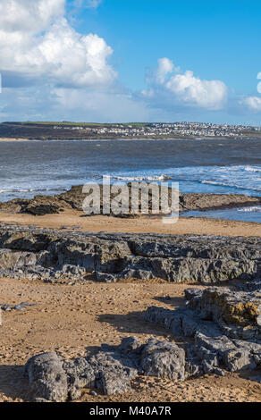 Newton Strand Porthcawl mit Blick auf Ogmore vom Meer aus South Wales Stockfoto