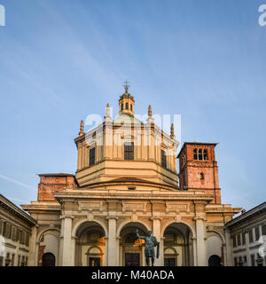 Colonne di San Lorenzo oder Säulen von San Lorenzo ist eine Gruppe von alten römischen Ruinen, vor der Basilika von San Lorenzo im Zentrum von Mailand Stockfoto