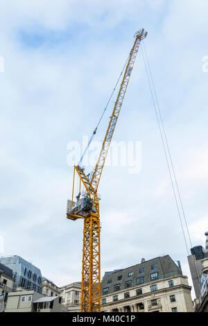 Turm Kran auf der ganze Block Website, Cannon Street London EC 4, die Lage der Eingang zur Bank Tube Station nach Abschluss der Der BSCU Projekt Stockfoto