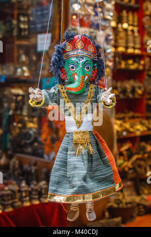 Traditionelle marionette Marionetten auf einem Markt in Thamel, Kathmandu, Nepal verkauft Stockfoto