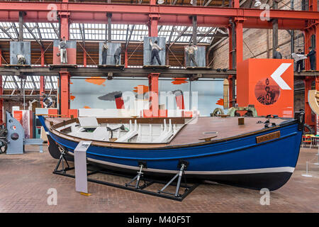 Innenraum der Linthouse Museumsbau bei Scottish Maritime Museum in Irvine North Ayrshire, Schottland Großbritannien mit Zulu skiff Fischerboot Katie Stockfoto