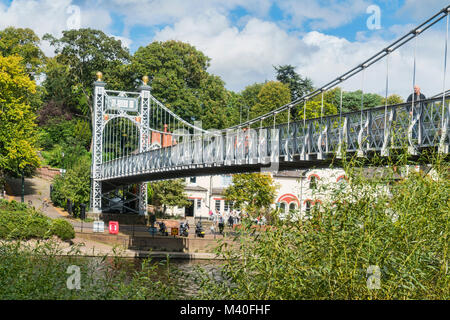 Chester City, Queen's Park Brücke, Fluss Dee, sonnig, England, Großbritannien Stockfoto