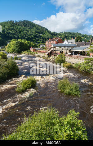 Llangollen Railway Station und den Fluss Dee, Denbighshire, Wales, Großbritannien Stockfoto