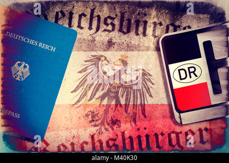Reich Staatsbürgerschaft Pässe, Imperial Eagle und Reich Staatsbürgerschaft Nummernschild, Symbol Foto, Reichsbürger-Pässe, Reichsadler und Reichsbürger-Nummern Stockfoto
