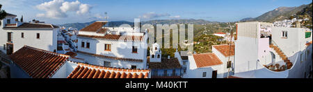 Über den Dächern von Frigiliana, Costa del Sol, Spanien, Panorama Stockfoto