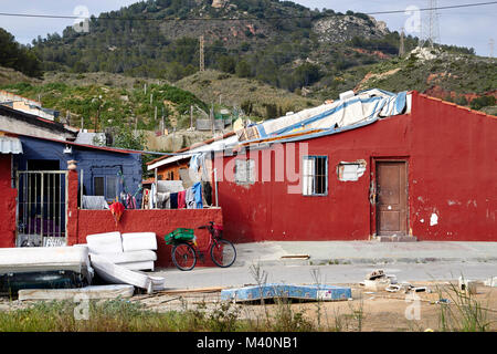 Provisorischer Häuser an der Seite der Straße, irgendwo in der Nähe von Malaga, Spanien Stockfoto