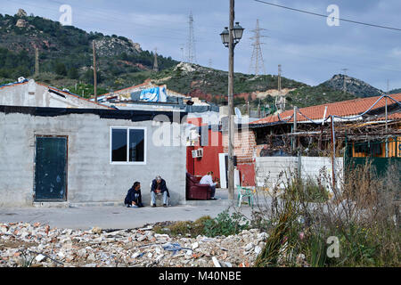 Provisorischer Häuser an der Seite der Straße, irgendwo in der Nähe von Malaga, Spanien Stockfoto