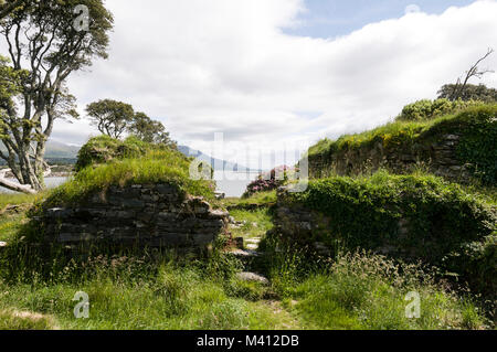 Dunboy Castle ist eine Burgruine aus dem 15.. Jahrhundert in der Nähe von Castletownbere auf der Beara-Halbinsel. Südirland. Stockfoto