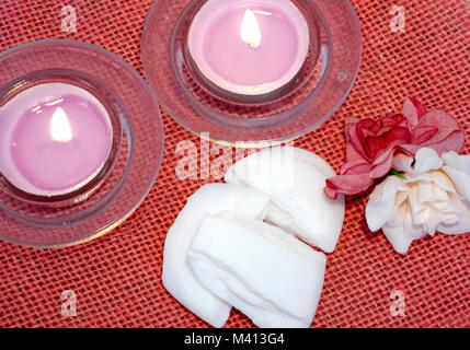 Spa Kerze und entspannende Behandlung Produkte Stockfoto
