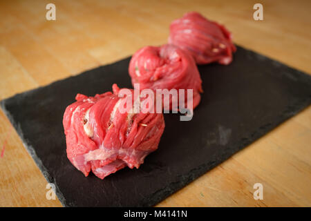 Fleisch gefüllte Brötchen genannt braciola typisch für die Region Apulien, Italien Stockfoto