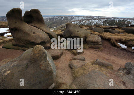 Winter Schnee auf der Woolpacks Felsen, Kinder Scout, Nationalpark Peak District, Derbyshire, England, Großbritannien Stockfoto